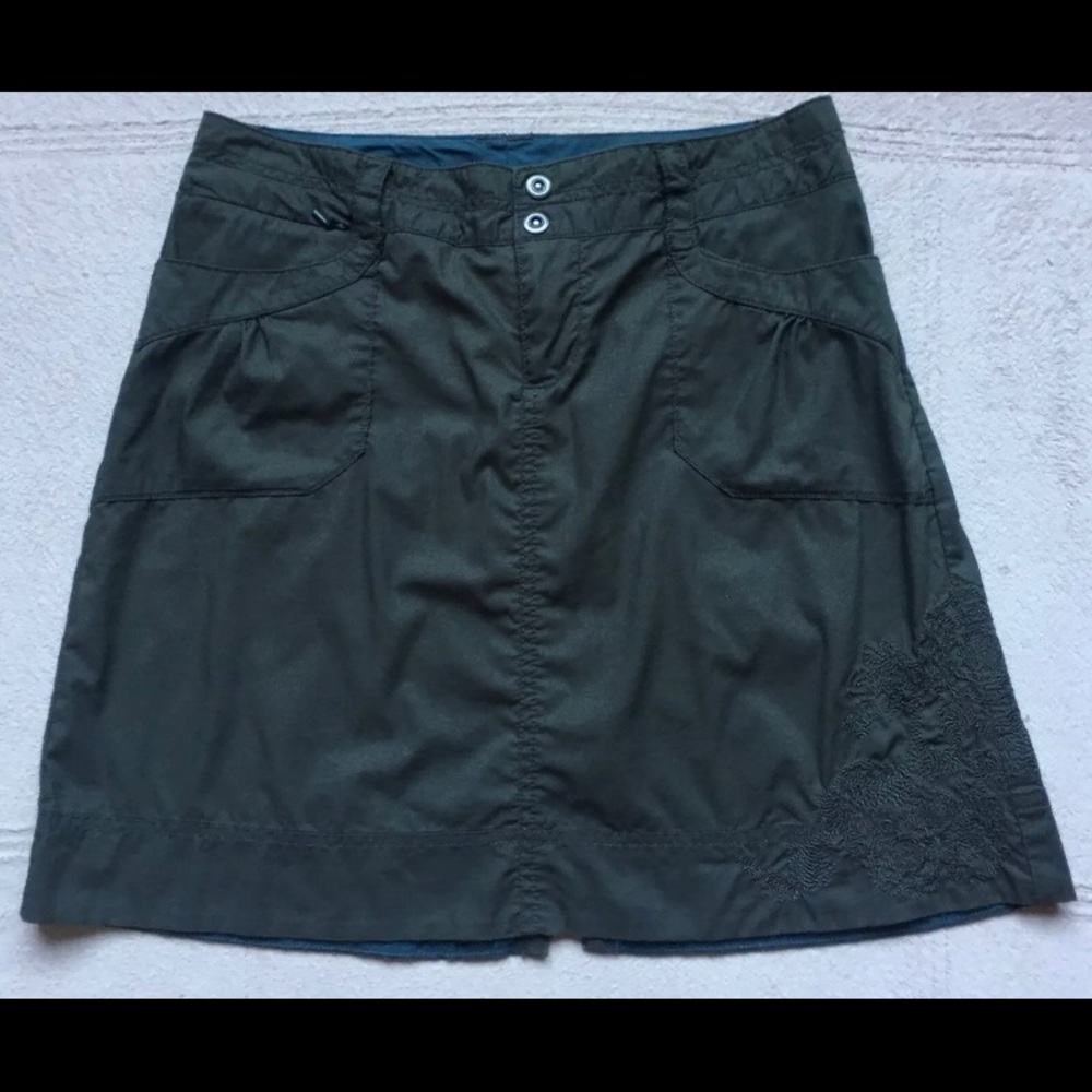 REI Mini Skirt, Sz  2, Army Green, Back Pockets, Double Button Front Zipper, EUC
